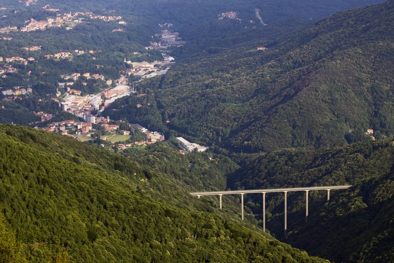 ''Il ponte della Pistolesa visto dalla spettacolare panoramica Zegna'' - Mosso