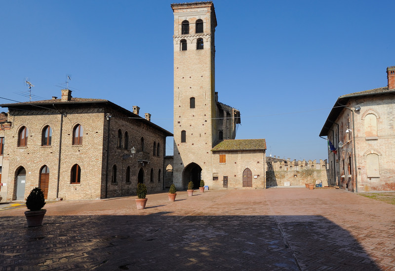 ''Piazza castello'' - Redondesco