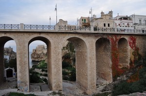 E tra gli archi… il mare