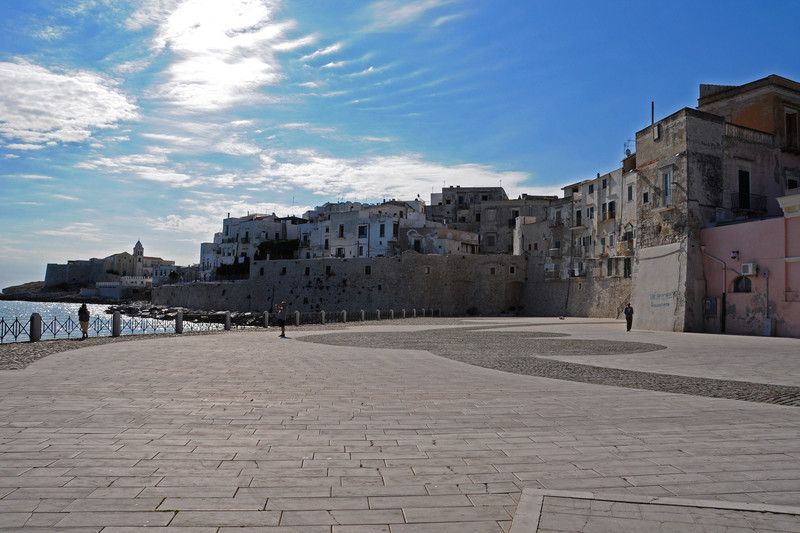 ''Piazza a Mezzogiorno'' - Vieste