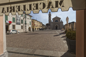 Il saluto di Peppone