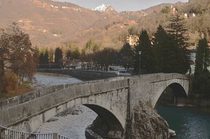 Ombra in valle, sole sulle cime.