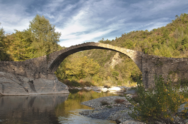 ''Ponte medioevale sul torrente Arroscia'' - Borghetto d'Arroscia