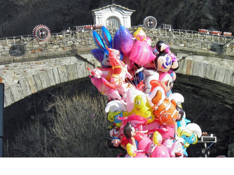 ''Il ponte dei palloncini'' - Pont-Saint-Martin