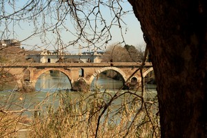 …spiando i due ponti…