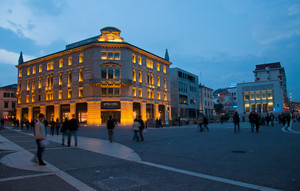 Si illumina Piazza XX Settembre