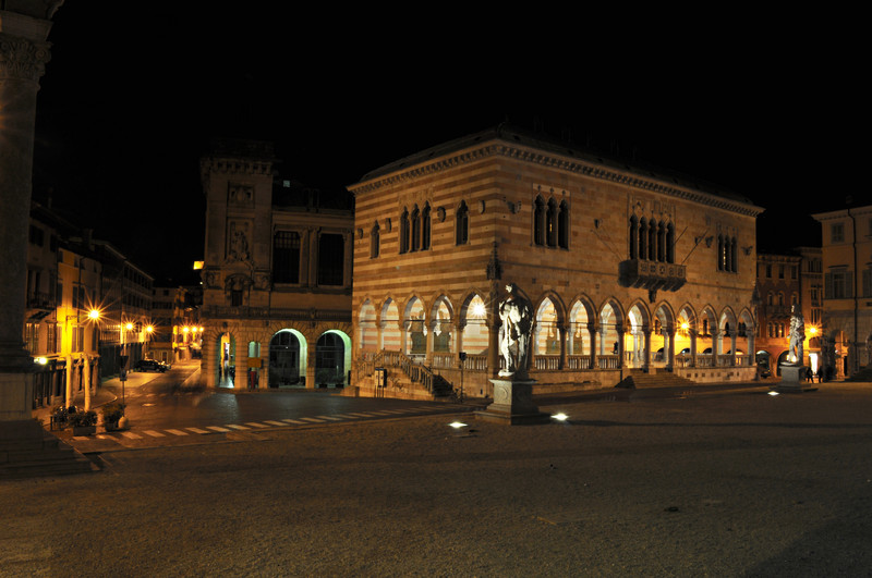 ''la plassa di caco e di ercole'' - Udine