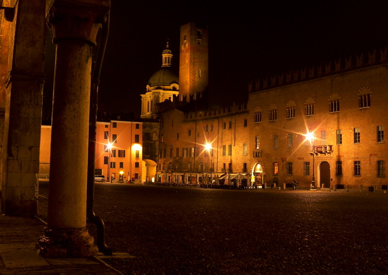 ''Dai portici…'' - Mantova