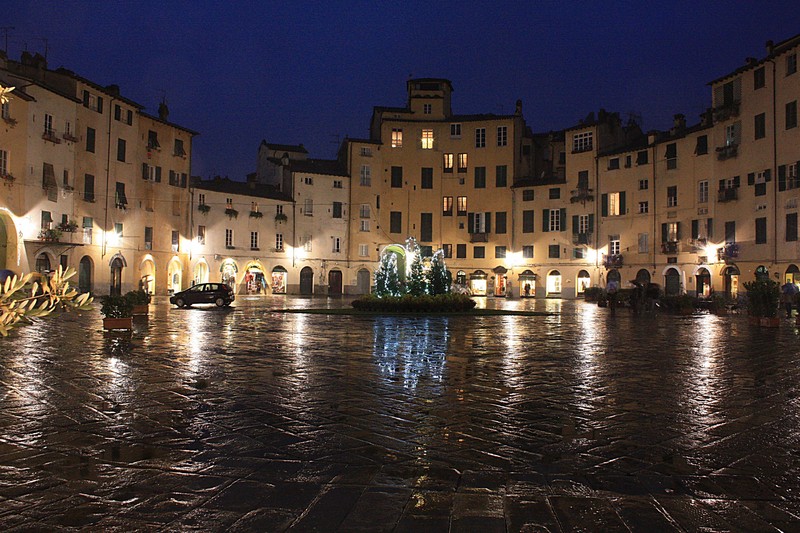 ''Anfiteatro a festa finita'' - Lucca