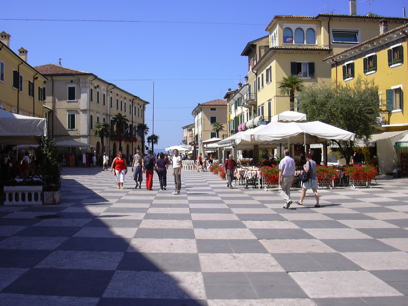 ''Piazza Vittorio Emanuele'' - Lazise