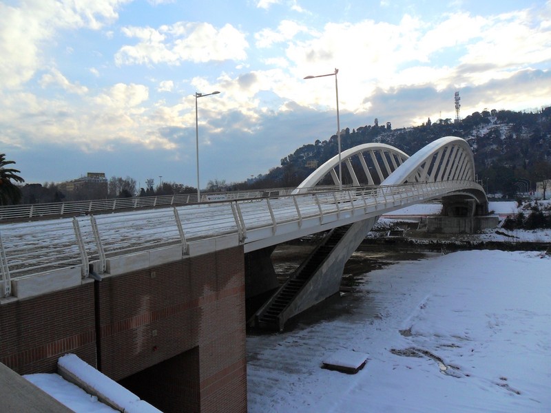 ''Il ponte della musica innevato.'' - Roma
