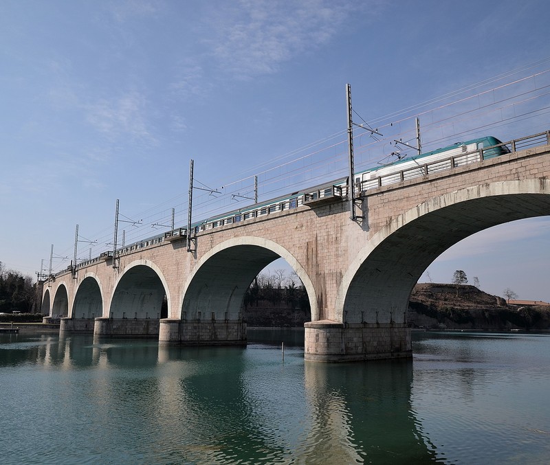 ''Mi sono informato cè un treno che passa alle 13,10'' - Peschiera del Garda