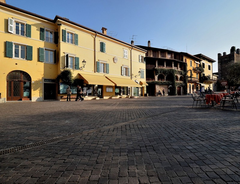 ''Piazza Calderini'' - Torri del Benaco