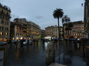 Piazza di Spagna sotto la pioggia