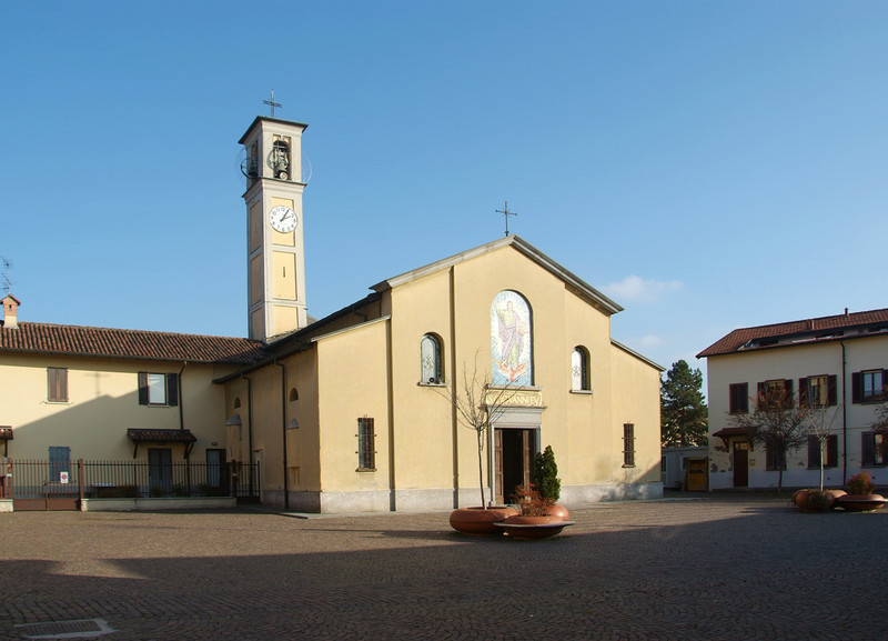 ''Piazza 4 novembre , Lucino'' - Rodano