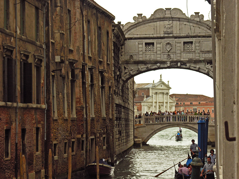 ''Sotto e sopra a ponti famosi'' - Venezia