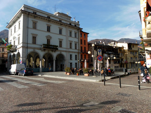 Largo Cobianchi (2)