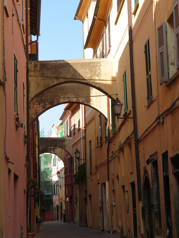 ''Ogni “carrugio” dei borghi liguri ha una sua anima!'' - Riva Ligure
