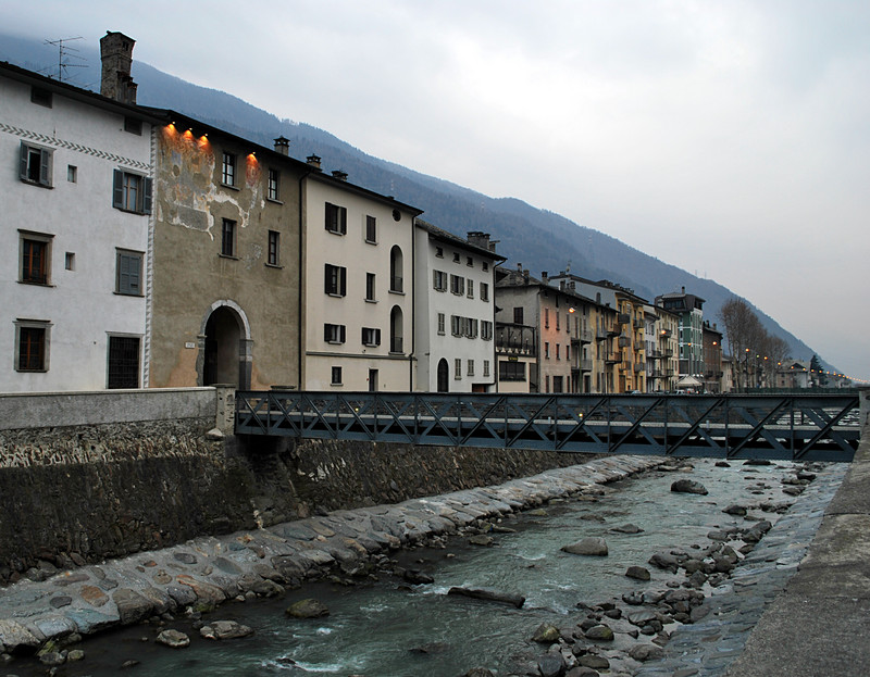''un’entrata al centro'' - Tirano