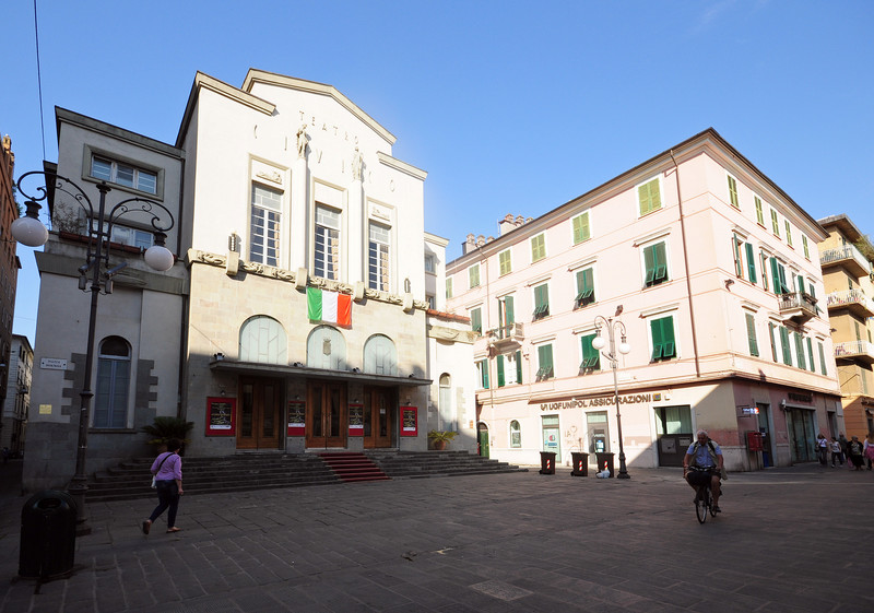 ''Piazza Mentana ed il suo teatro'' - La Spezia