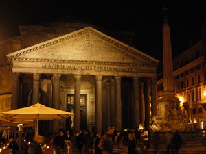 Piazza della Rotonda, l’ingresso del Pantheon