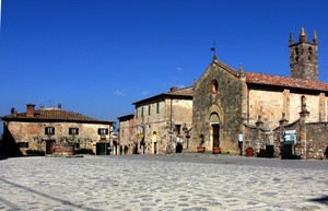 La piazzetta dell’antico borgo