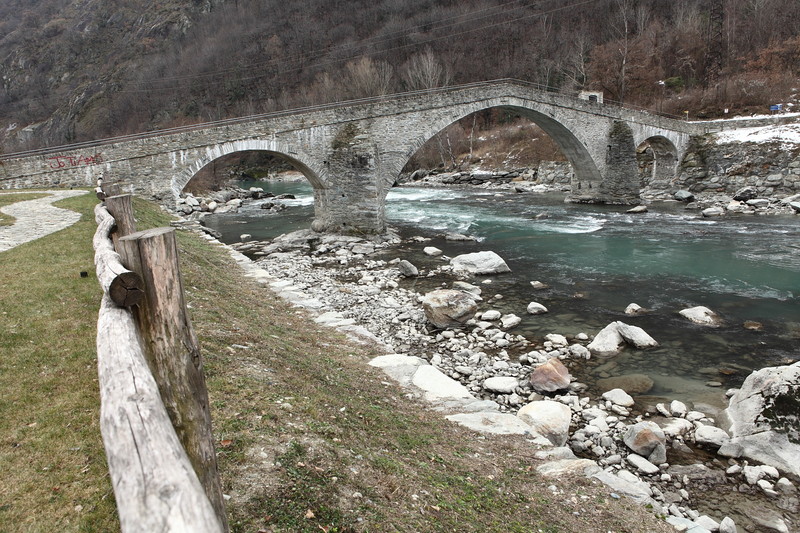 ''Ponte di pietra'' - Arnad
