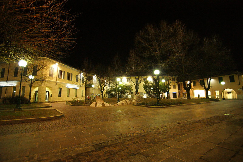 ''la piazza con il bruco'' - Cernusco sul Naviglio