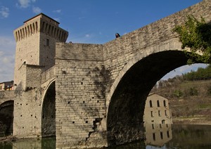 La ragazza sul ponte