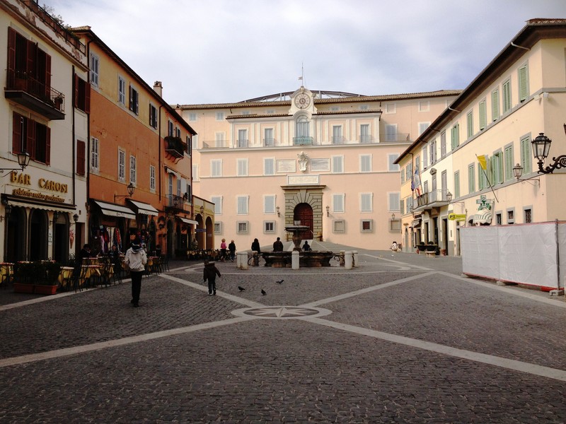 ''La piazza del papa'' - Castel Gandolfo