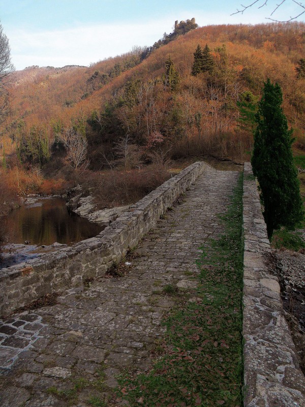 ''Il ponte ai piedi della rocca'' - Cantagallo