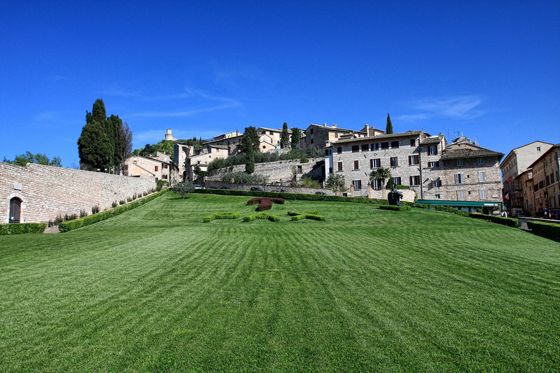 ''la “PIAZZA SUPERIORE”'' - Assisi