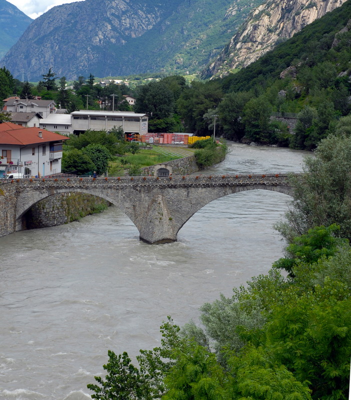 ''Fra le Montagne'' - Hône
