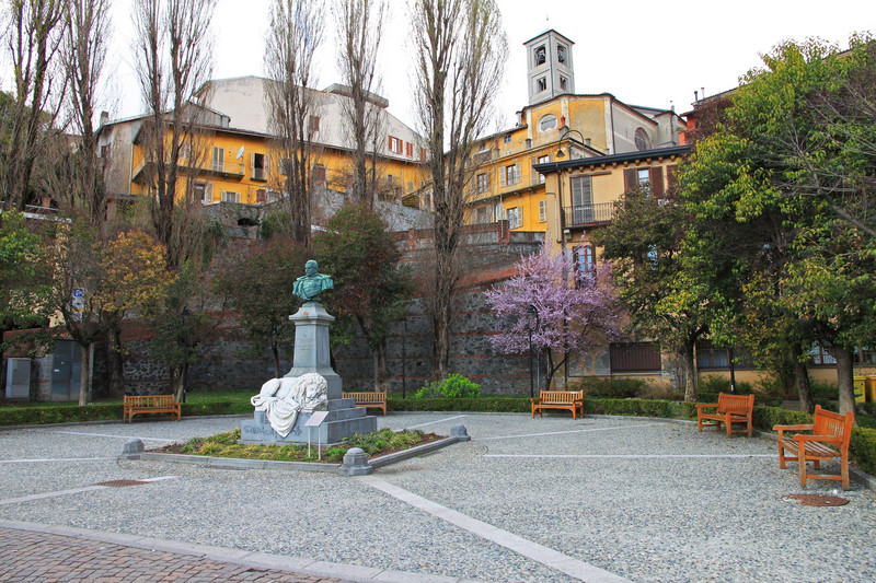 ''Piazza Perrone e il leone dormiente'' - Ivrea