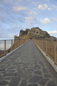 Un ponte per Civita