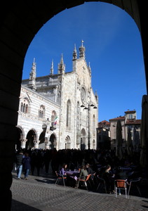 Dai portici di piazza Duomo