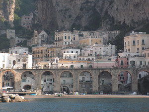 ponte della statale vista dal mare