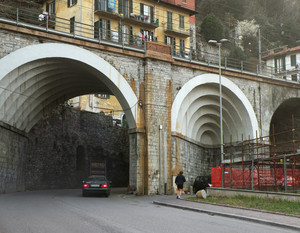 A Como, uno dei ponti delle ferrovie statali