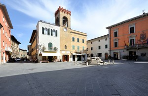 contemplando Piazza Mazzini