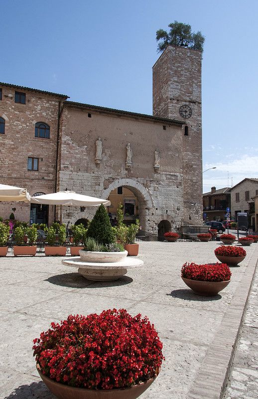 ''Colorata di rosso'' - Spello