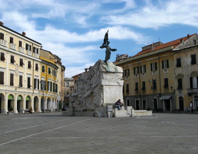 ''L’angelo della piazza'' - Sarzana