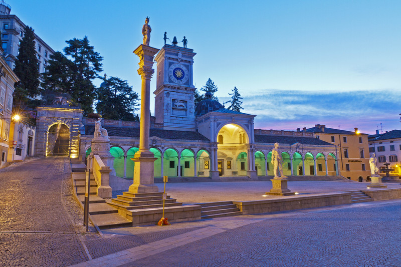 ''Alba in Piazza Libertà'' - Udine