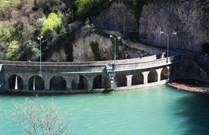 Il Turchese domina il Ponte sulla Diga del Furlo