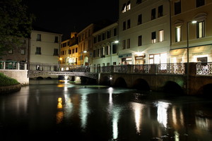 quanta è bella Treviso quando si accendono le luci e senti i fiumi scorrere