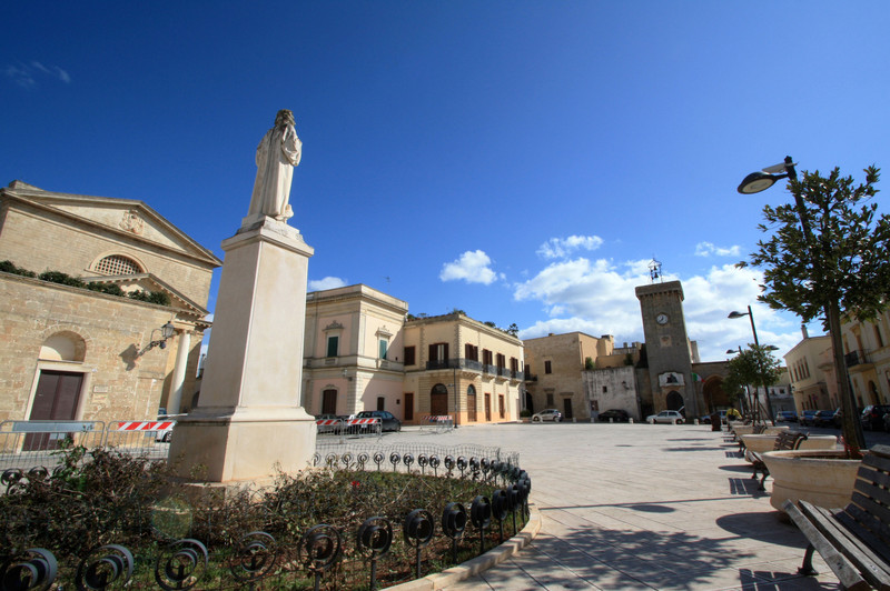 ''Con lo sguardo fisso'' - Ugento