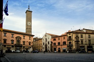 Viterbo: piazza del Plebiscito 2