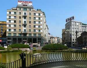 Un balcone su Piazza San Babila