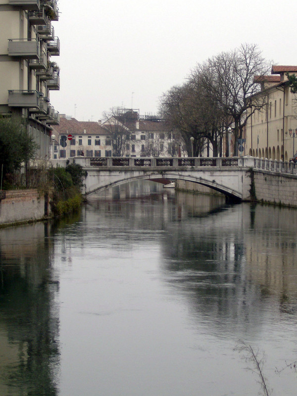 ''Un ponte grigio in una giornata grigia'' - Treviso