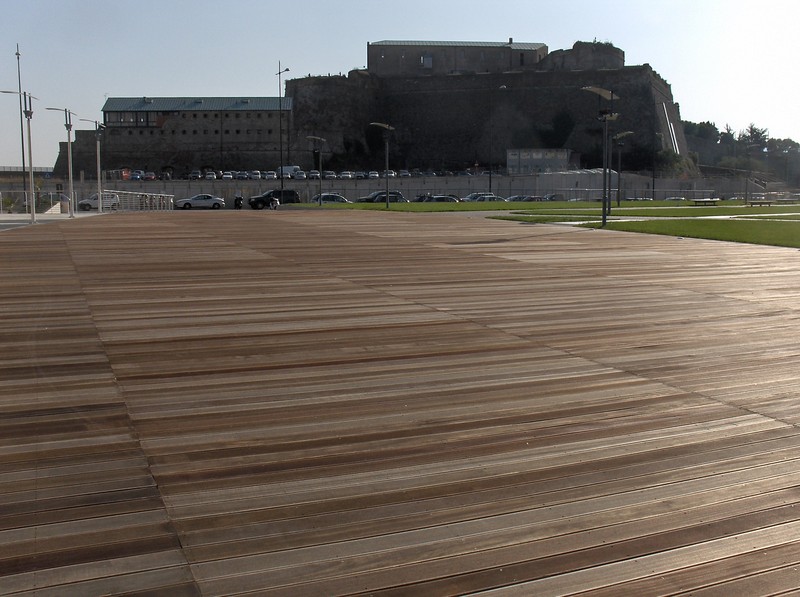 ''piazza in legno dedicata a Calipari'' - Savona