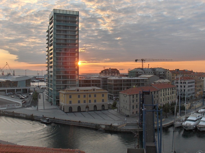 ''ponte levatoio alzato'' - Savona